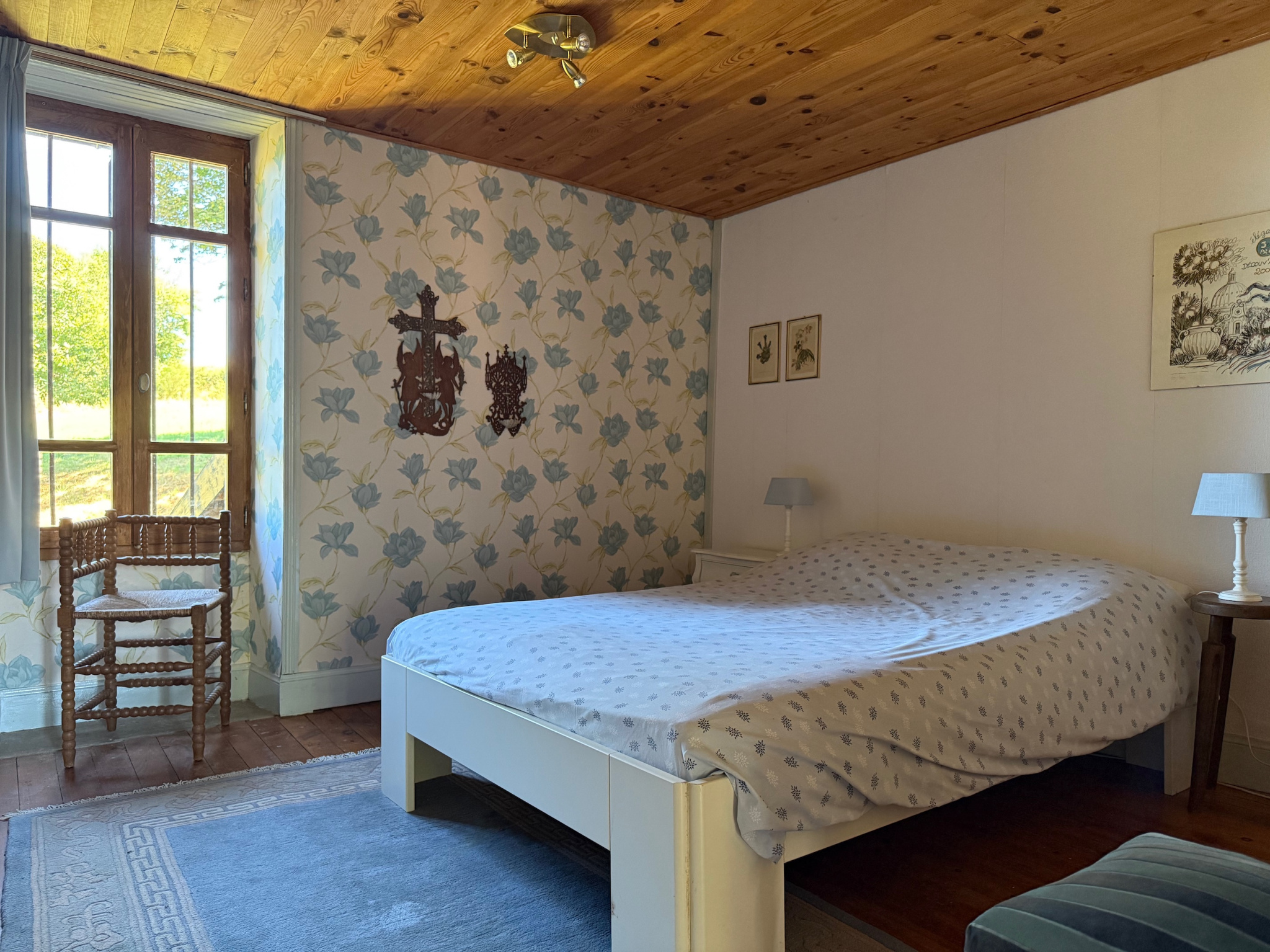 002AMainHouseMainBedroom_04