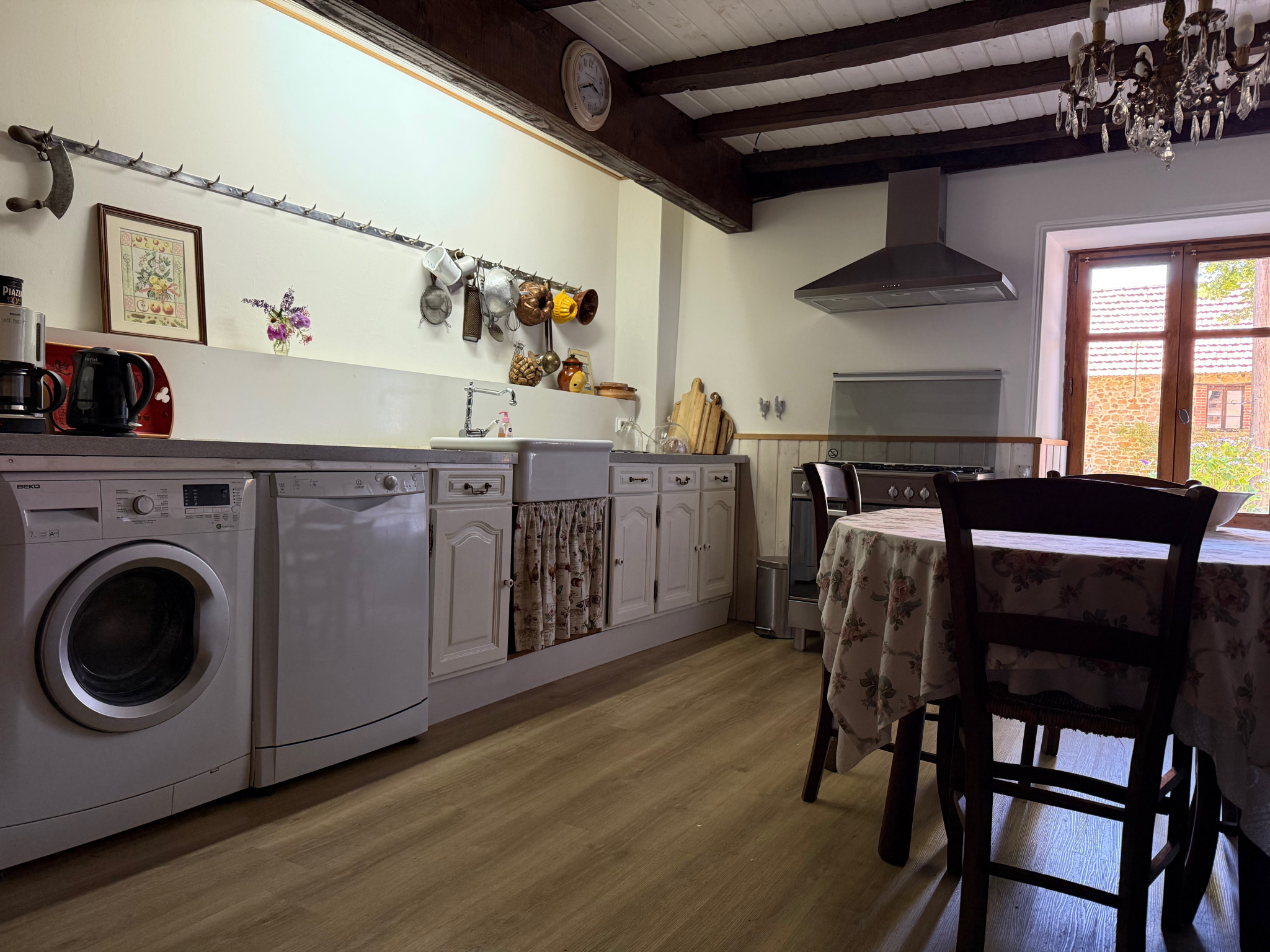 002MainHouseKitchen_01